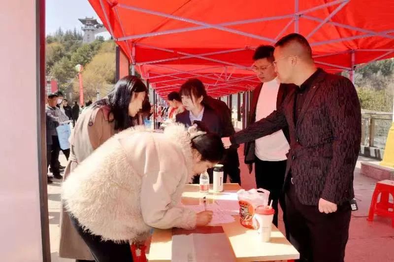 春风送岗入濩泽，就业服务暖人心